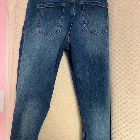 Blue Jeans With Small Rips - Picture 3 of 3